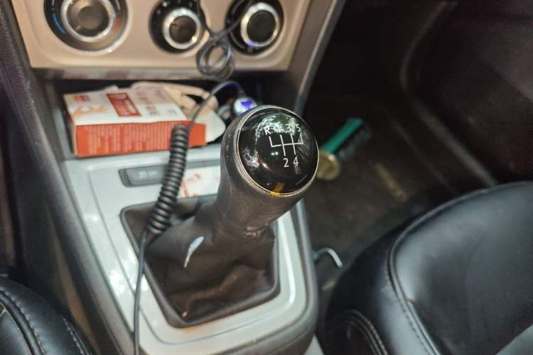 Used Volkswagen Lavida 2013 Revised Classic 1.6L Manual Fashion Edition Gear Lever