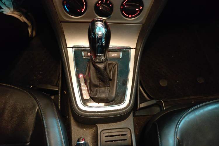 Used Volkswagen Lavida 2013 Revised Version 1.4 TSI DSG Comfort Edition Gear Lever