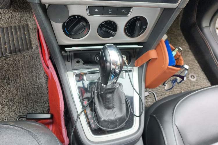 Used Volkswagen Lavida 2013 Restyled Classic 1.6L Automatic Comfort Edition Gear Lever