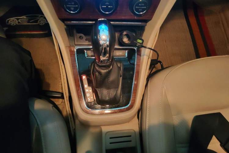 Used Volkswagen Lavida 2013 Revised Version 1.6L Automatic Luxury Edition Gear Lever