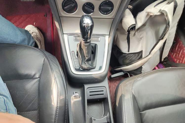 Used Volkswagen Lavida 2013 Restyled Classic 1.6L Automatic Comfort Edition Gear Lever