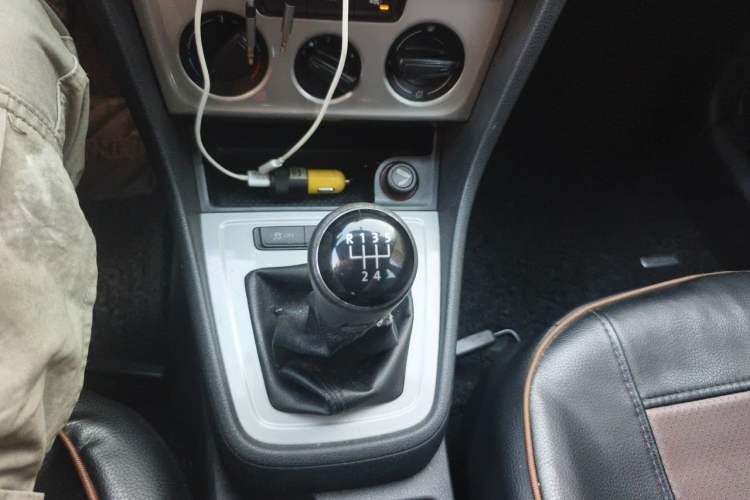 Used Volkswagen Lavida 2013 Revised Classic 1.6L Manual Fashion Edition Gear Lever