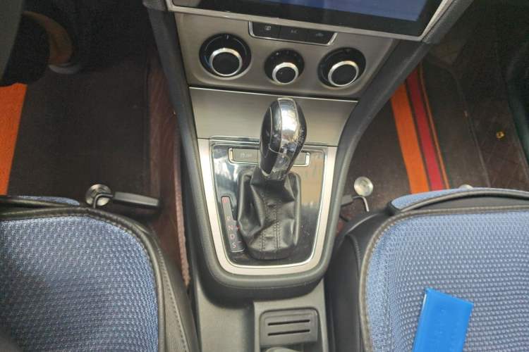 Used Volkswagen Lavida 2013 Restyled Classic 1.6L Automatic Comfort Edition Gear Lever