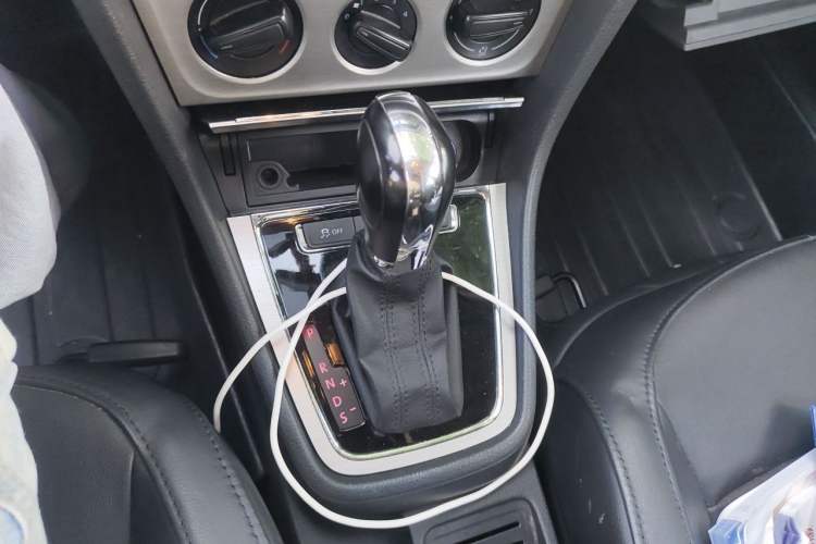 Used Volkswagen Lavida 2013 Restyled Classic 1.6L Automatic Comfort Edition Gear Lever