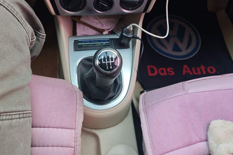 Used Volkswagen Lavida 2013 Classic 1.6L Manual Fashion Edition Gear Lever
