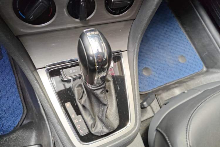 Used Volkswagen Lavida 2013 Revised Version 1.4 TSI DSG Comfort Edition Gear Lever
