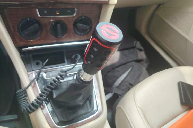 Used Volkswagen Lavida 2013 1.4TSI Manual Comfort Edition Gear Lever