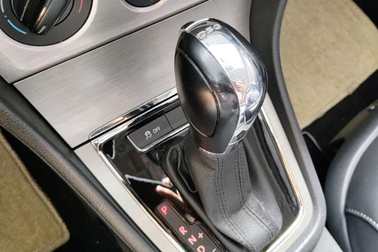 Used Volkswagen Lavida 2013 1.4TSI DSG Comfort Edition Gear Lever