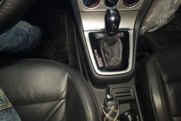 Used Volkswagen Lavida 2013 Revised Version 1.4 TSI DSG Comfort Edition Gear Lever