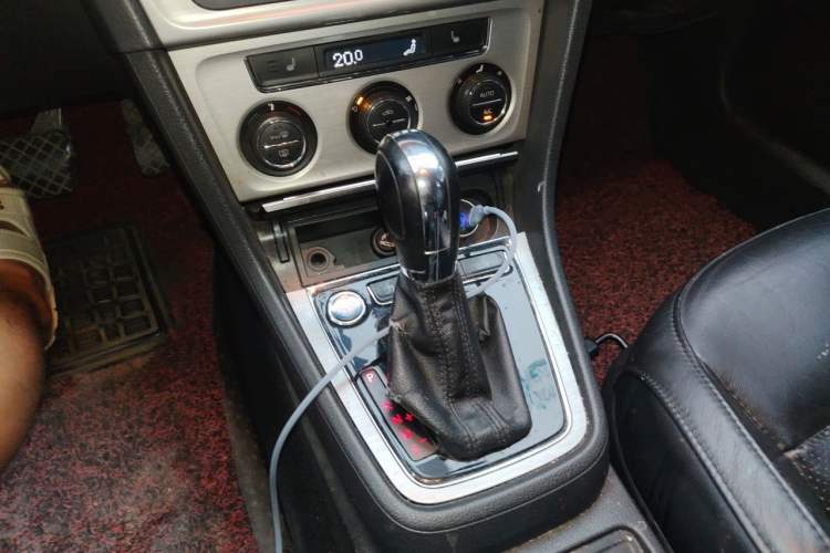 Used Volkswagen Lavida 2013 1.4TSI DSG Luxury Edition Gear Lever