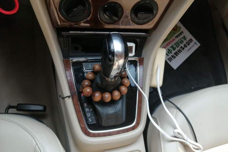Used Volkswagen Lavida 2013 1.6L Automatic Comfort Edition Gear Lever