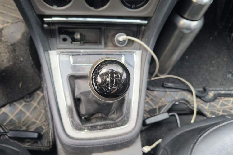 Used Volkswagen Lavida 2013 Revised Version 1.4 TSI Manual Comfort Edition Gear Lever