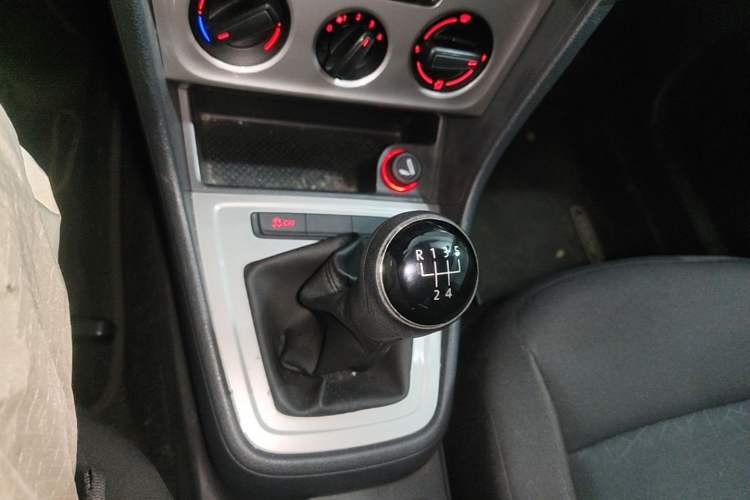 Used Volkswagen Lavida 2013 Revised Classic 1.6L Manual Fashion Edition Gear Lever