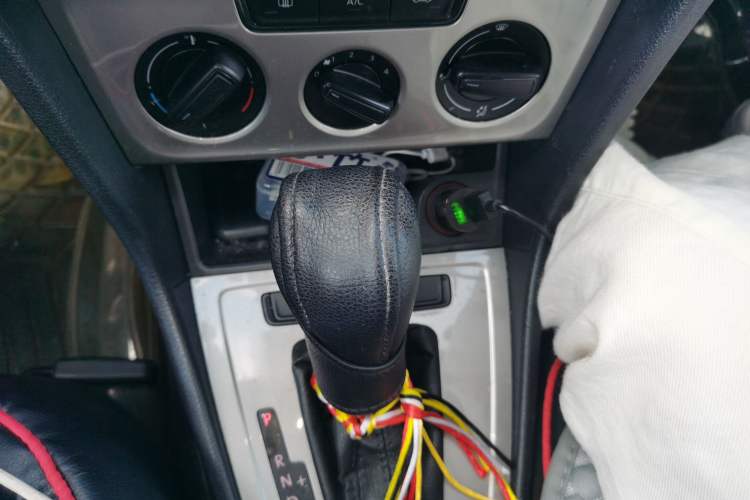 Used Volkswagen Lavida 2013 Revised Classic 1.6L Automatic Fashion Edition Gear Lever