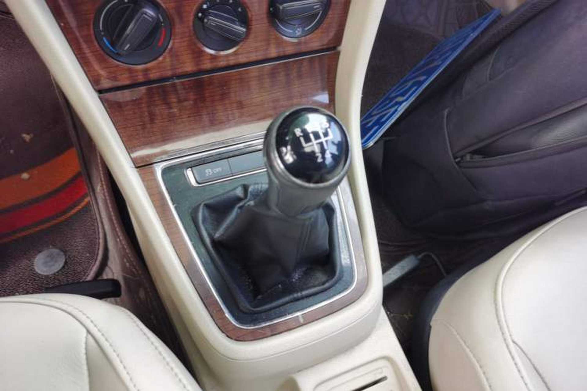Used Volkswagen Lavida 2013 1.6L Manual Comfort Edition Gear Lever
