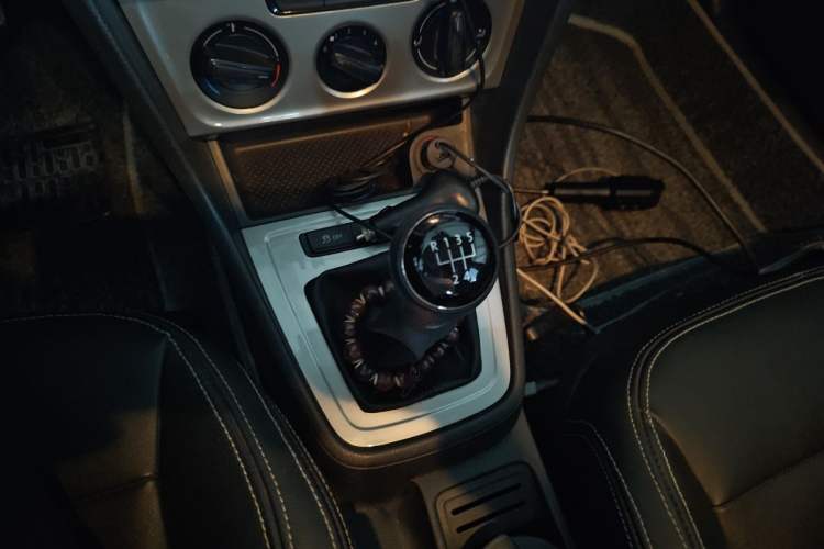Used Volkswagen Lavida 2013 Revised Classic 1.6L Manual Fashion Edition Gear Lever