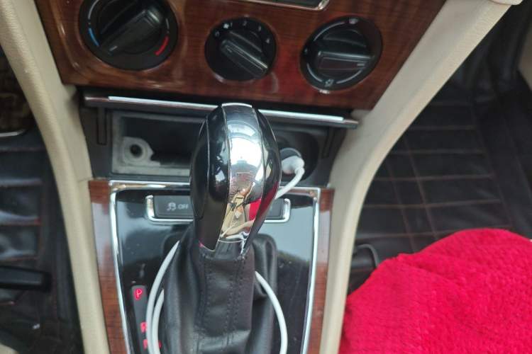 Used Volkswagen Lavida 2013 Restyled Classic 1.6L Automatic Comfort Edition Gear Lever