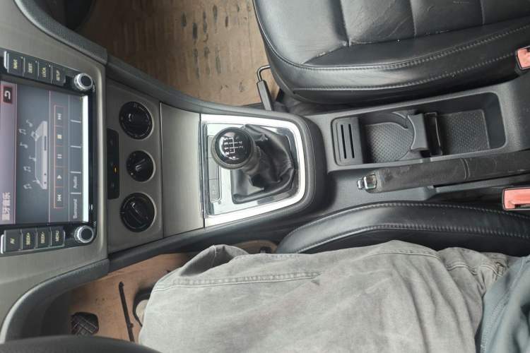 Used Volkswagen Lavida 2013 1.6L Manual Comfort Edition Gear Lever