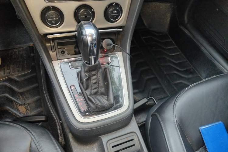 Used Volkswagen Lavida 2013 Revised Version 1.6L Automatic Luxury Edition Gear Lever