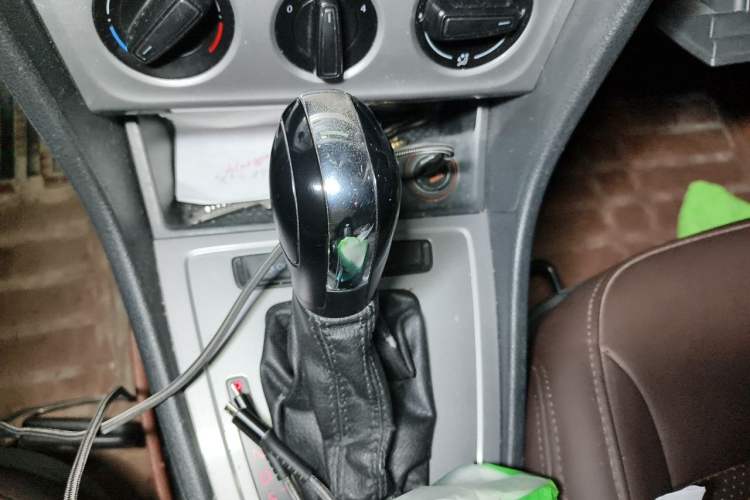 Used Volkswagen Lavida 2013 Revised Classic 1.6L Automatic Fashion Edition Gear Lever