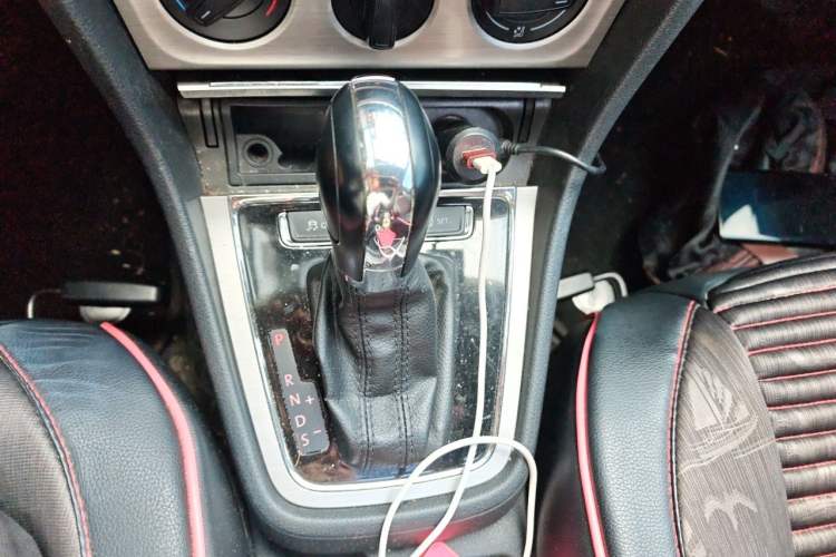 Used Volkswagen Lavida 2013 Restyled Classic 1.6L Automatic Comfort Edition Gear Lever