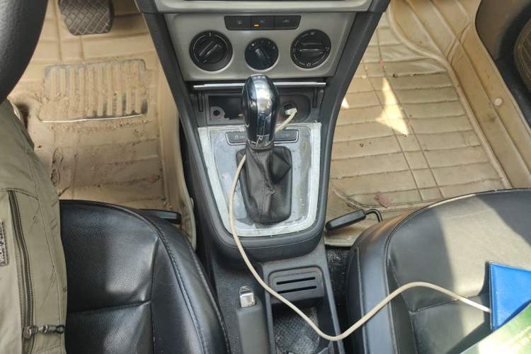 Used Volkswagen Lavida 2013 1.4TSI DSG Comfort Edition Gear Lever