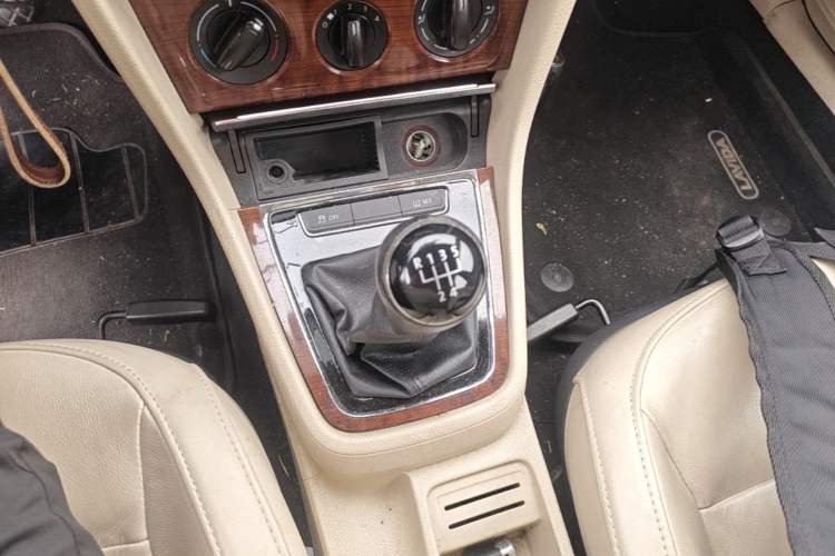 Used Volkswagen Lavida 2013 1.6L Manual Comfort Edition Gear Lever