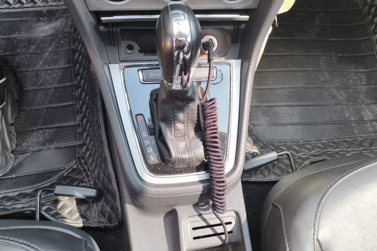 Used Volkswagen Lavida 2013 Revised Version 1.6L Automatic Luxury Edition Gear Lever