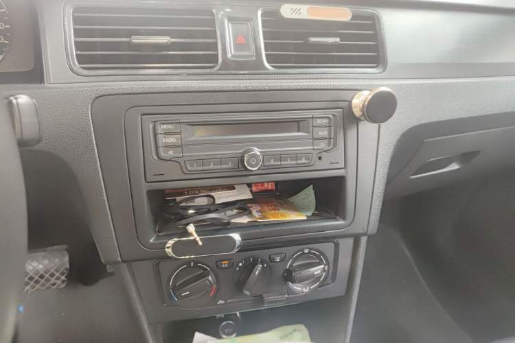 Used Volkswagen Lavida 2013 Revised Classic 1.6L Automatic Fashion Edition Gear Lever