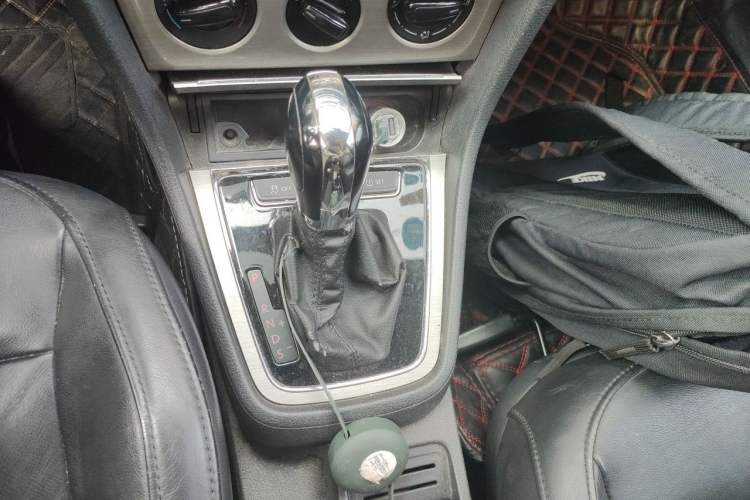 Used Volkswagen Lavida 2013 Revised Version 1.4 TSI DSG Comfort Edition Gear Lever