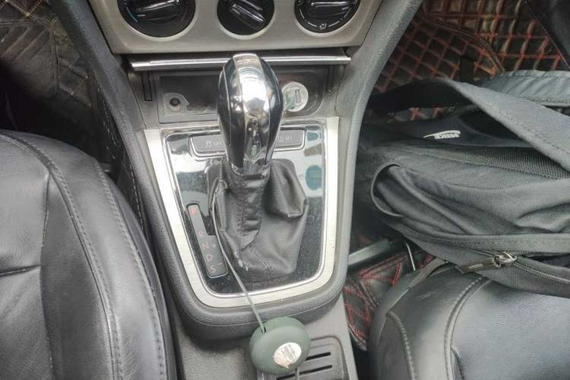 Used Volkswagen Lavida 2013 Revised Version 1.4 TSI DSG Comfort Edition Gear Lever