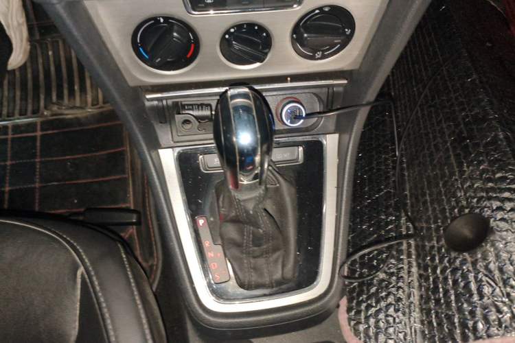 Used Volkswagen Lavida 2013 Restyled Classic 1.6L Automatic Comfort Edition Gear Lever