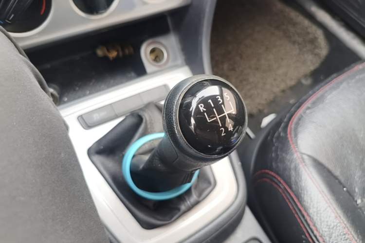 Used Volkswagen Lavida 2013 Revised Classic 1.6L Manual Fashion Edition Gear Lever