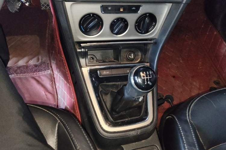 Used Volkswagen Lavida 2013 Restyled Classic 1.6L Manual Comfort Edition Gear Lever