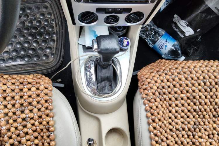 Used Volkswagen Lavida 2013 Classic 1.6L Automatic Fashion Edition Gear Lever