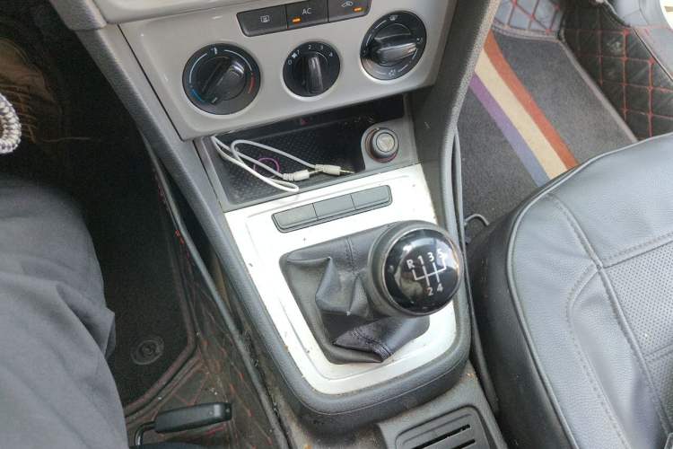 Used Volkswagen Lavida 2013 1.6L Manual Fashion Edition Gear Lever
