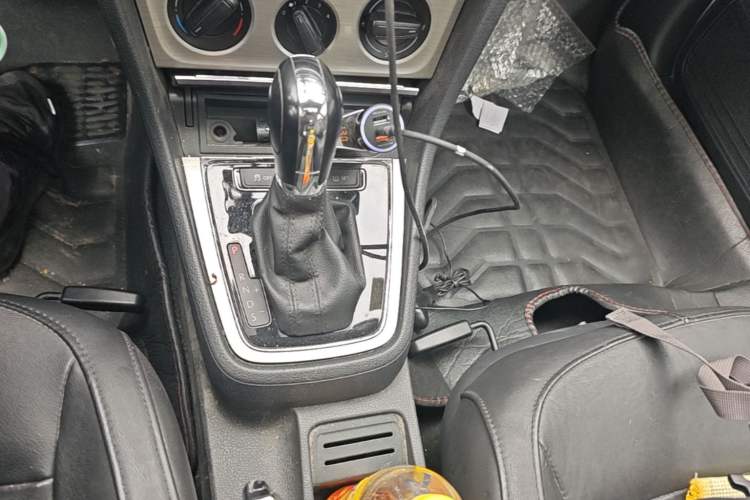 Used Volkswagen Lavida 2013 1.6L Automatic Comfort Edition Gear Lever