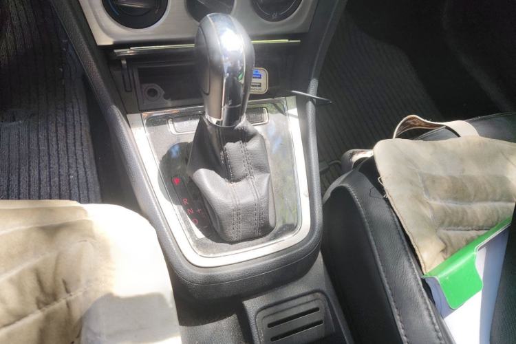 Used Volkswagen Lavida 2013 Restyled Classic 1.6L Automatic Comfort Edition Gear Lever