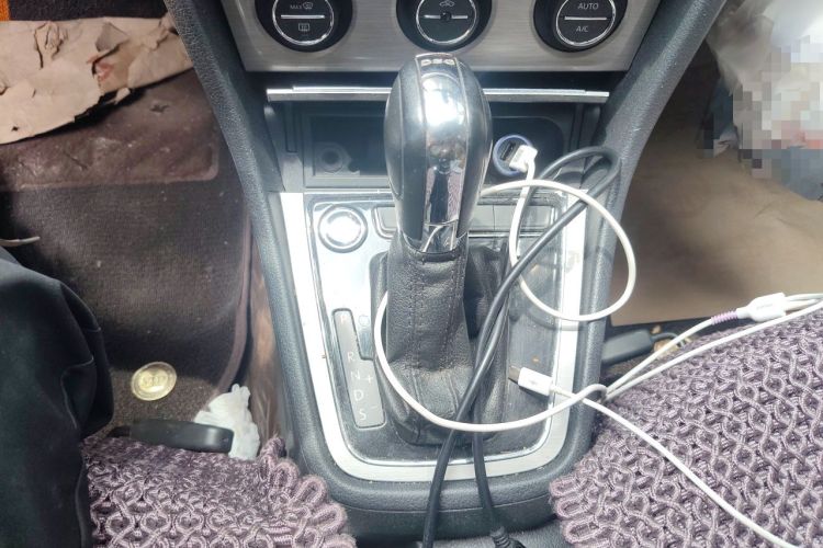 Used Volkswagen Lavida 2013 1.4 TSI DSG Luxury Navigation Edition Gear Lever