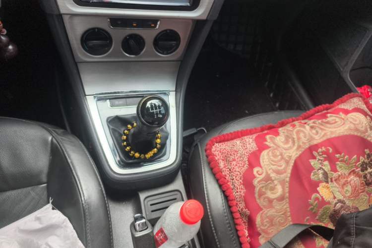 Used Volkswagen Lavida 2013 1.4TSI Manual Comfort Edition Gear Lever