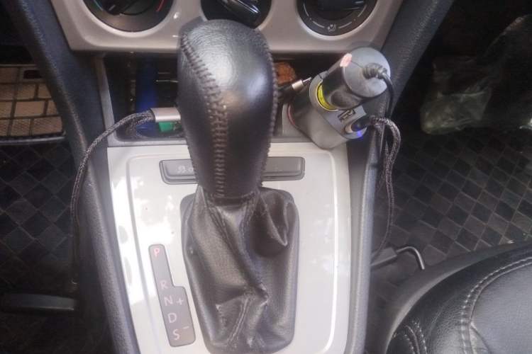 Used Volkswagen Lavida 2013 1.6L Automatic Fashion Edition Gear Lever