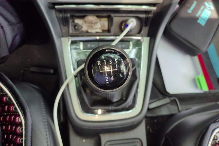 Used Volkswagen Lavida 2013 Restyled Classic 1.6L Manual Comfort Edition Gear Lever