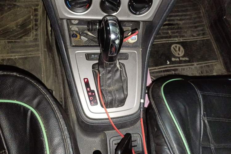 Used Volkswagen Lavida 2013 Revised Classic 1.6L Automatic Fashion Edition Gear Lever