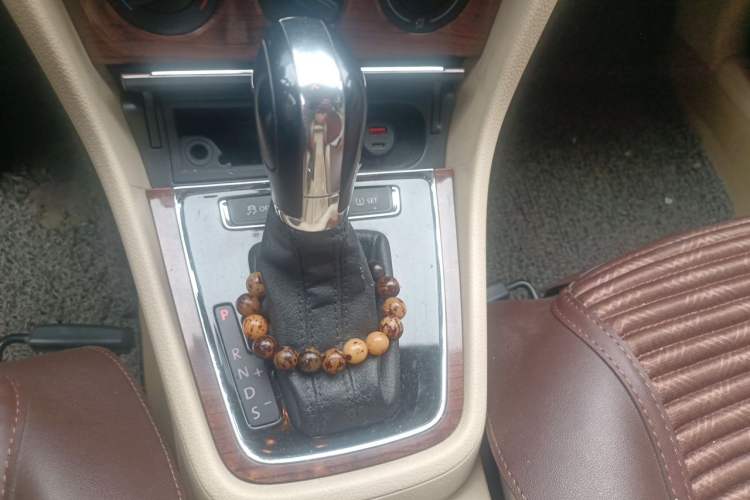 Used Volkswagen Lavida 2013 Restyled Classic 1.6L Automatic Comfort Edition Gear Lever