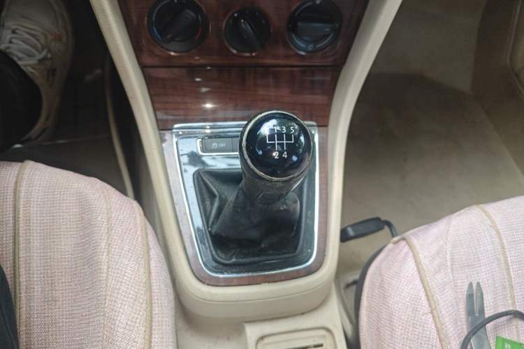 Used Volkswagen Lavida 2013 1.4TSI Manual Comfort Edition Gear Lever
