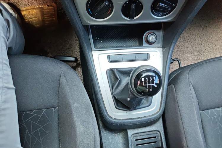 Used Volkswagen Lavida 2013 Revised Classic 1.6L Manual Fashion Edition Gear Lever