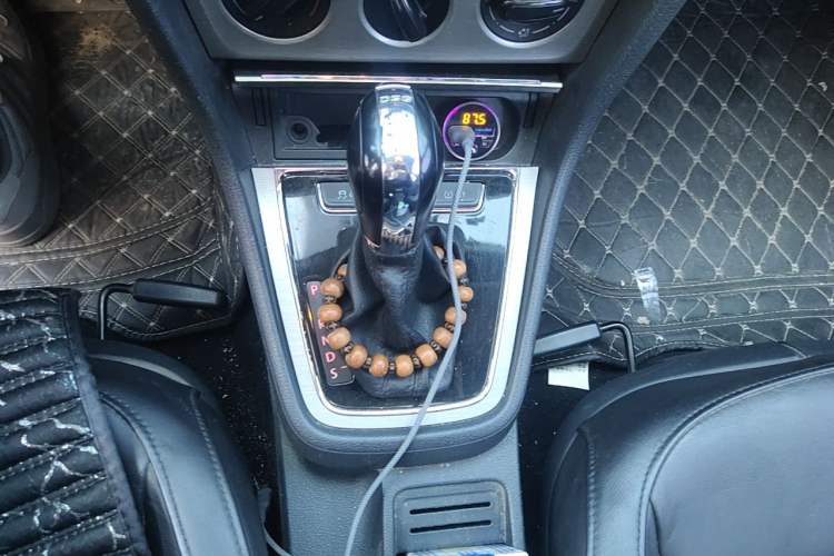 Used Volkswagen Lavida 2013 Revised Version 1.4 TSI DSG Comfort Edition Gear Lever