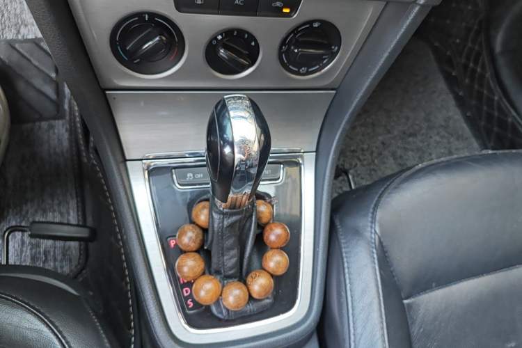 Used Volkswagen Lavida 2013 1.4TSI DSG Comfort Edition Gear Lever