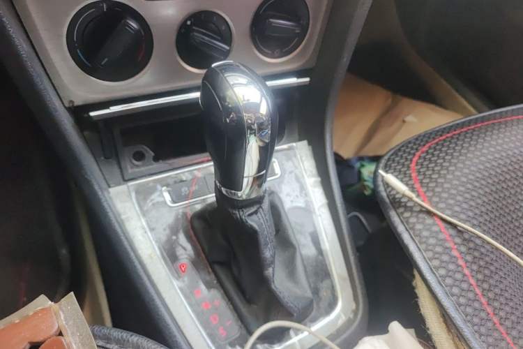 Used Volkswagen Lavida 2013 Restyled Classic 1.6L Automatic Comfort Edition Gear Lever