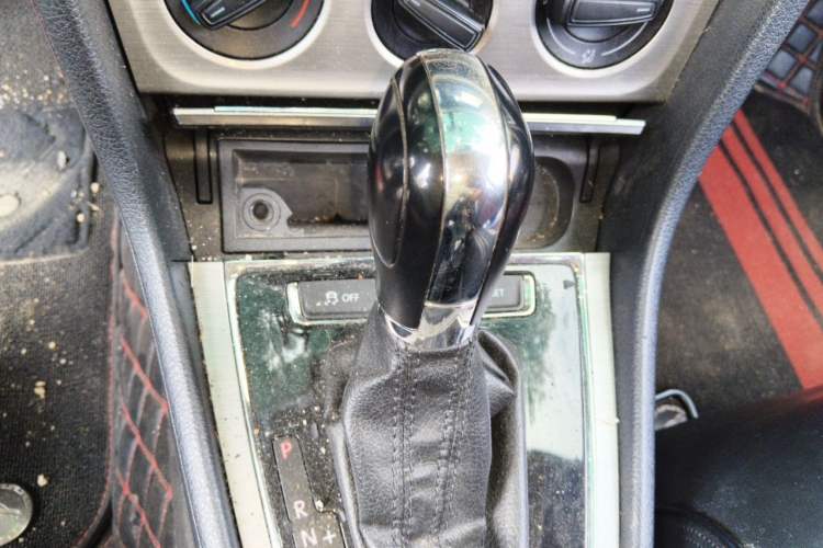 Used Volkswagen Lavida 2013 Restyled Classic 1.6L Automatic Comfort Edition Gear Lever